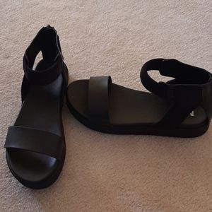 MIA flatform sandals NIB